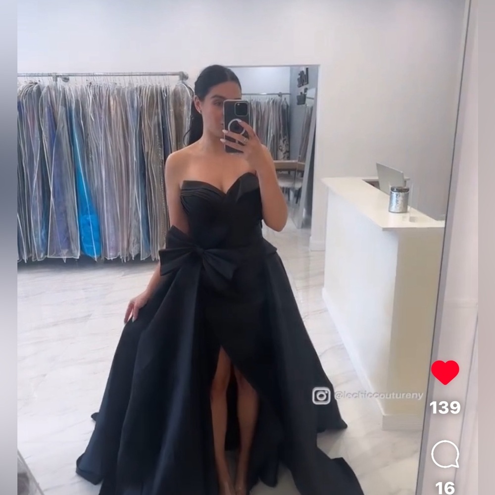 Blk Tarik Ediz  sz 12 . Skirt zips off as pictured , new wore to try on only